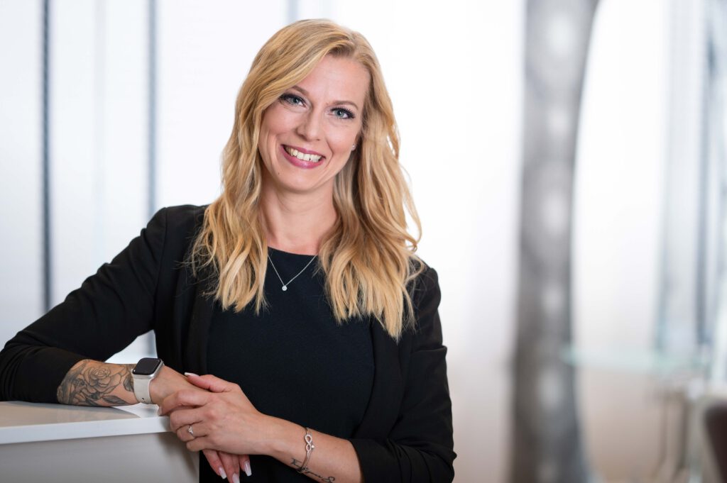 Businessportrait von Frau beim Business-Shooting von Lotta und Anton Familienfotografie